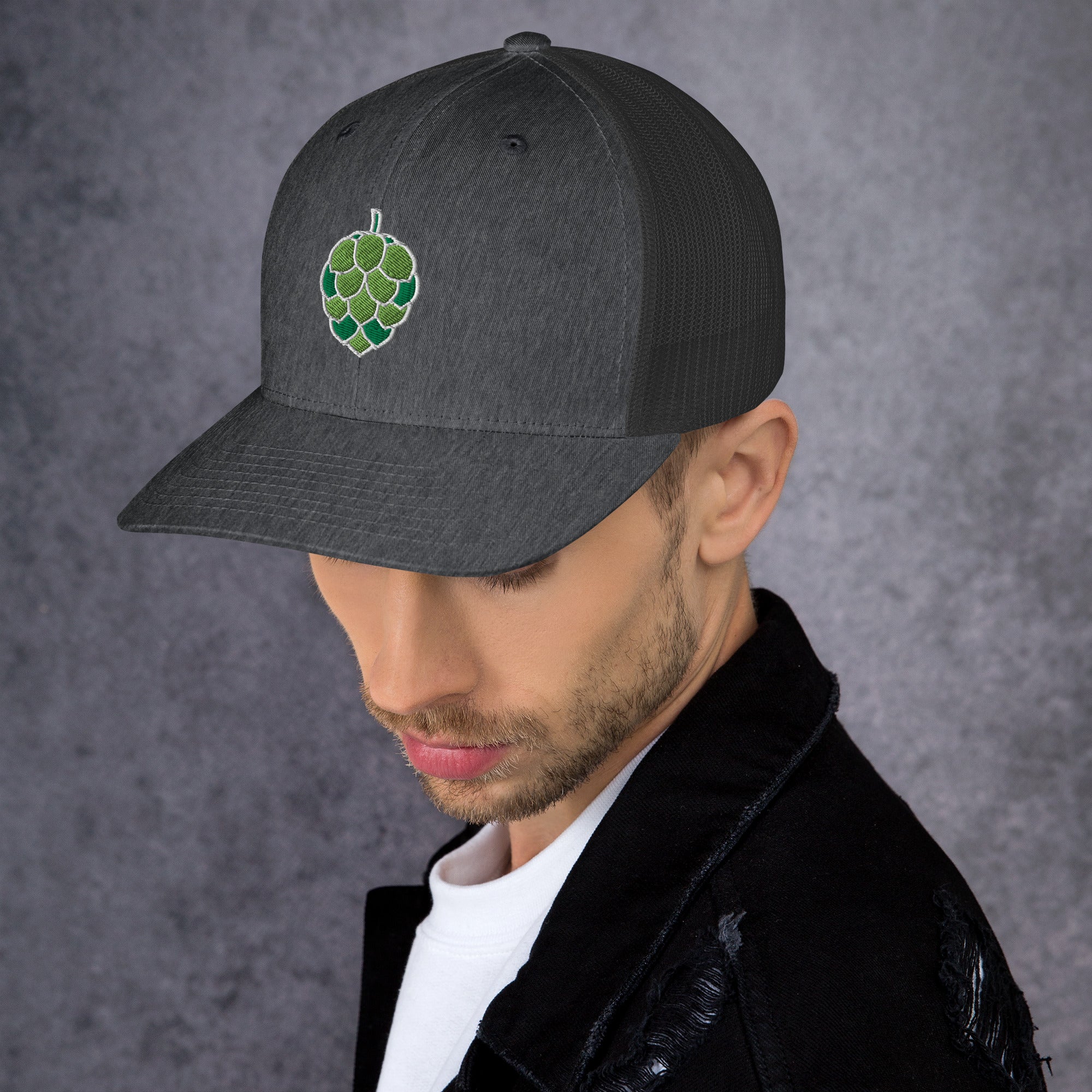 Adjustable mesh hat for craft beer fans and homebrewers