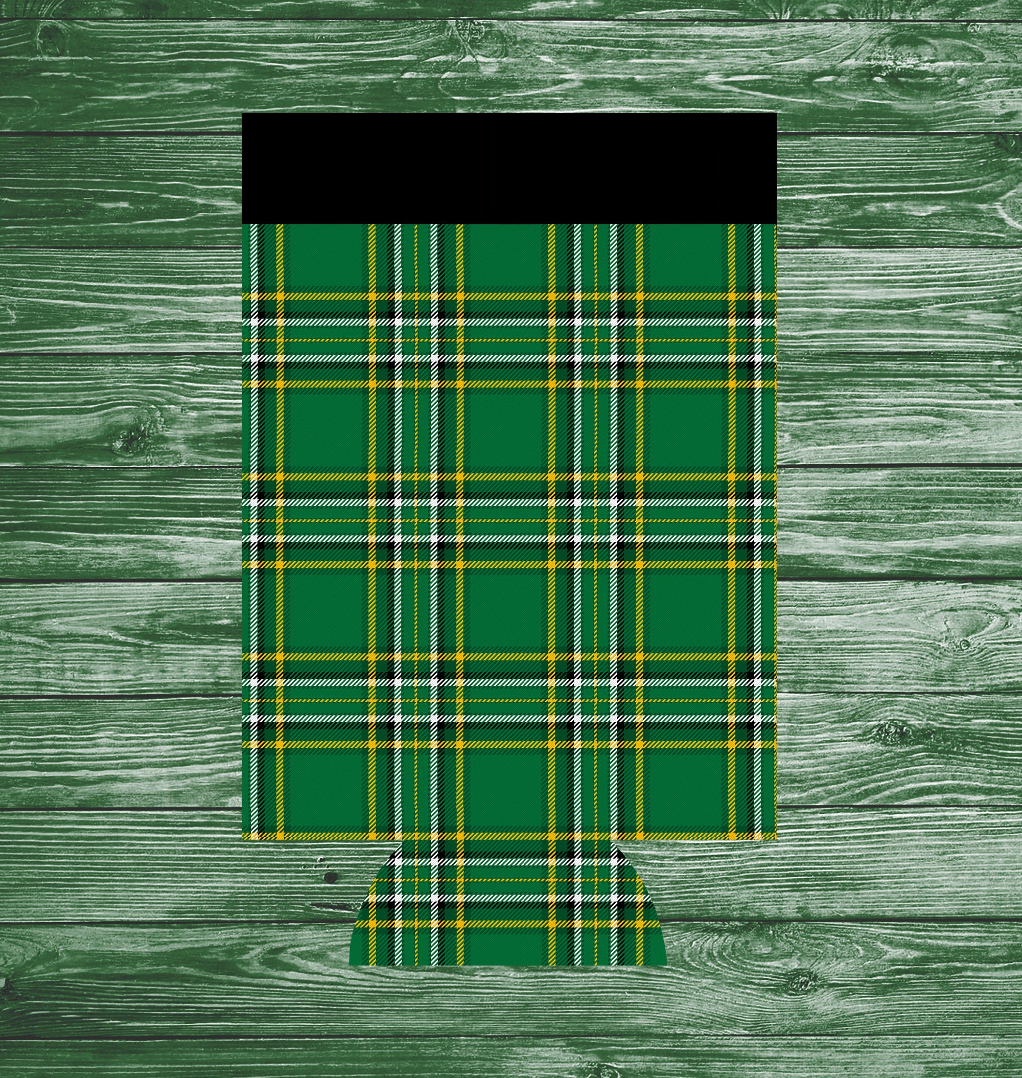 Can cooler with kilt design, belt buckle, and sporran graphic